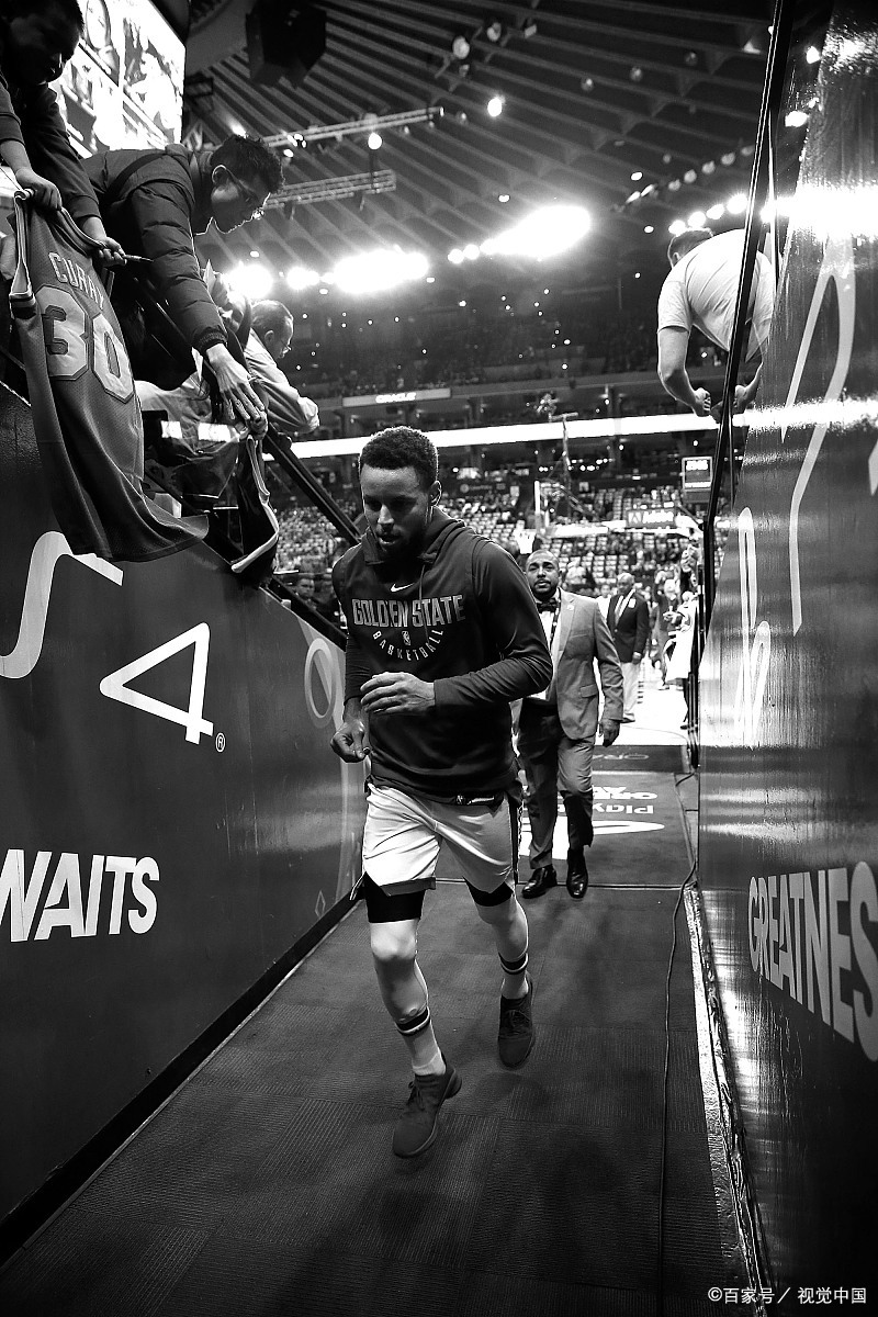 马刺轻取尼克斯，欧文惊艳四座