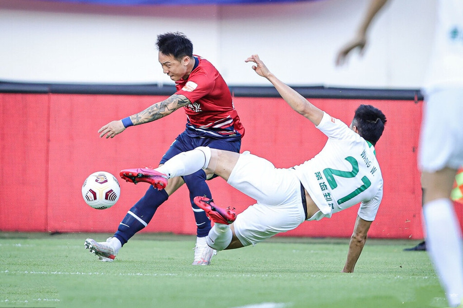 青岛队绝杀新疆队，詹姆斯扛起全队